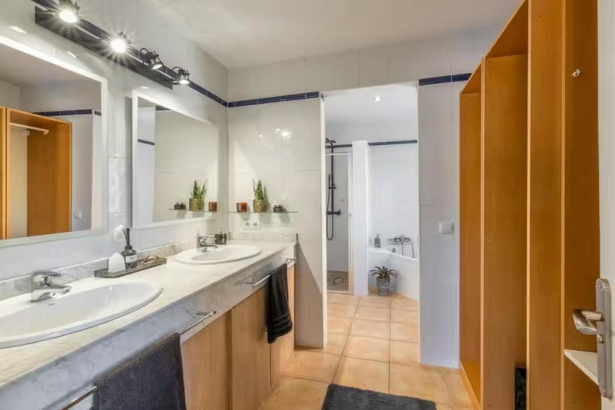 New Retreat - Nautilus, Very Close To The And Palma By Renthousing